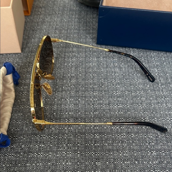 Louis Vuitton Gold Frame Aviator Sunglasses - Picture 2 of 9